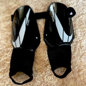 Youth Large Nike shin guards Never worn
